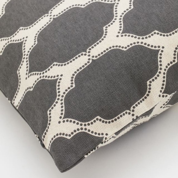 H&M set of 2 pillow covers - Picture 2 of 3